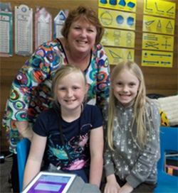 Vicki Rankin used funding from the Rotary Club of Florence, Oregon, USA, to introduce small-group workstations in her classroom at Siuslaw Elementary School.